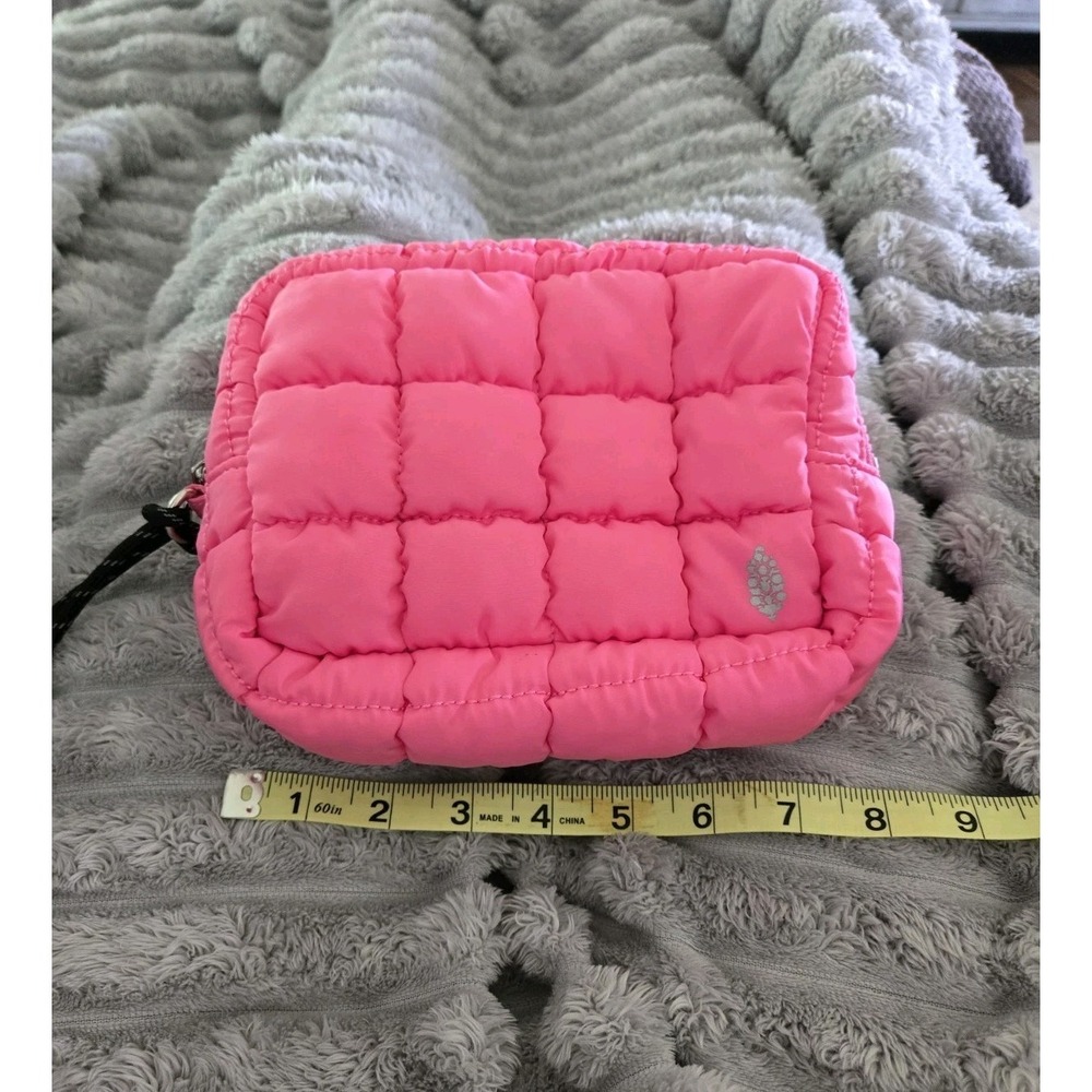 FREE PEOPLE MOVEMENT Free People Pink Quilted Mini Case. SO CUTE! EUC!! - Picture 7 of 11